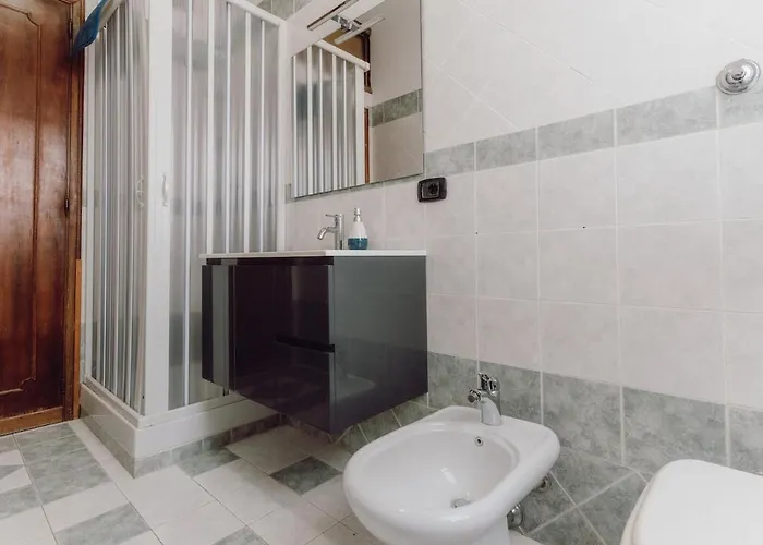 Beautiful Modern Three-room *