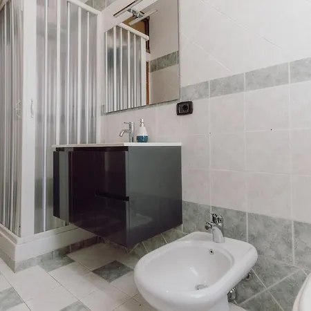 Beautiful Modern Three-room *